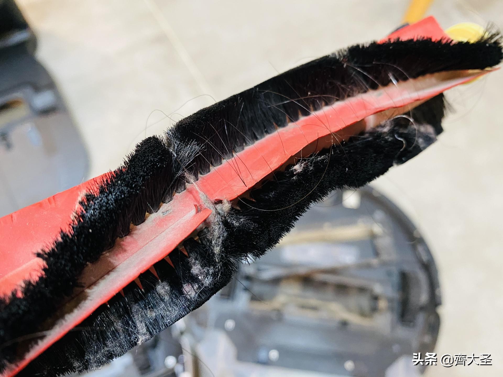 扫地机器人拖地震动和旋转哪种好,机器人旋转拖地和震动拖地