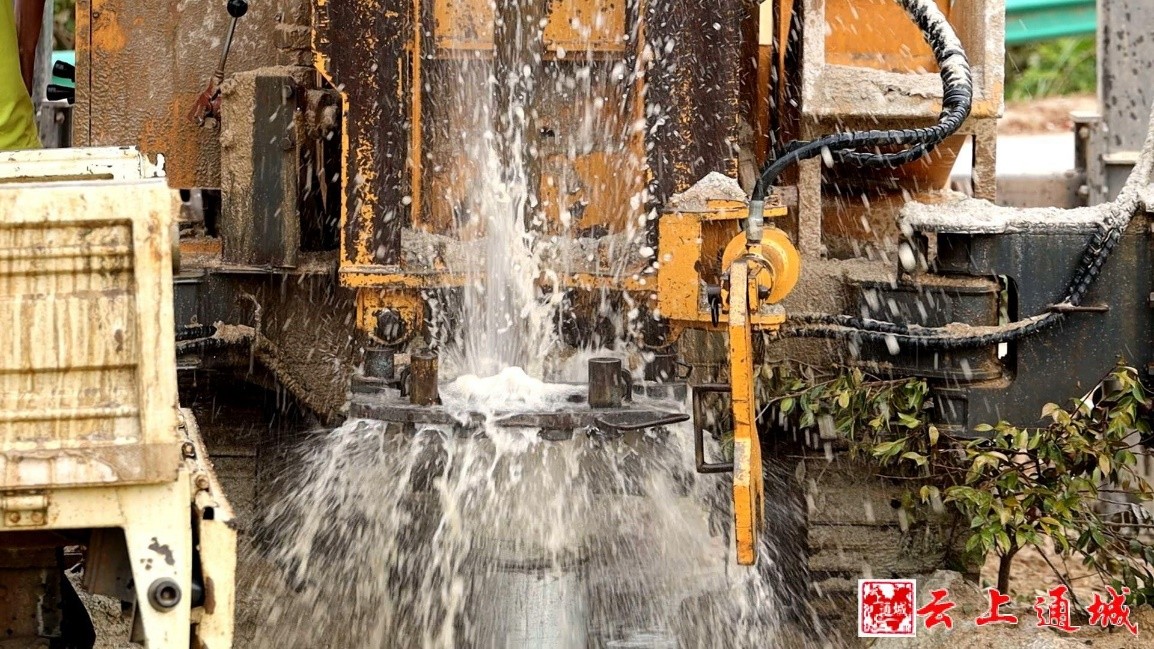 湖北通城：200米深井涌出甘泉，38户山区群众喝上甜水