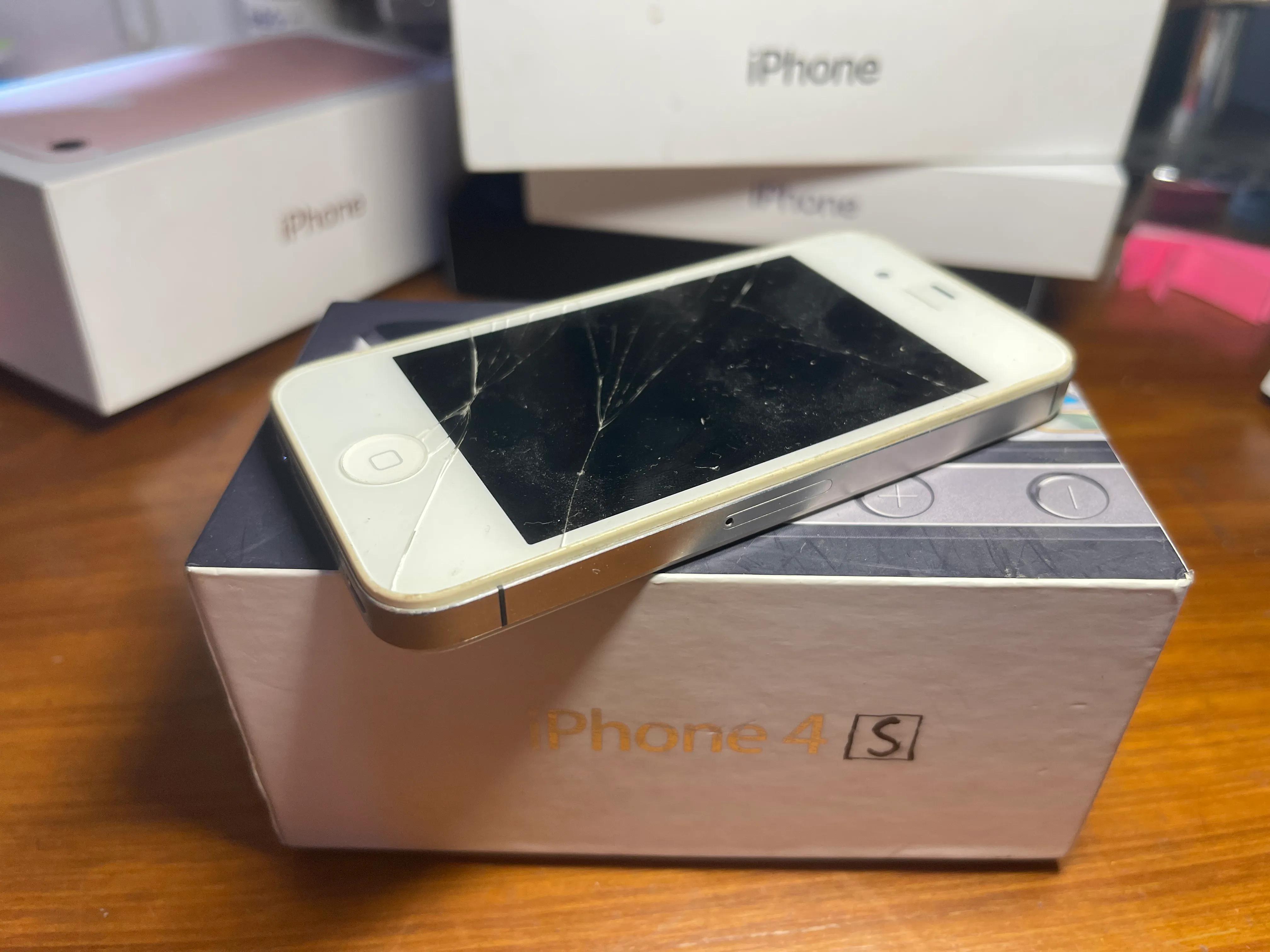 几年前的旧苹果手机,80年代的苹果手机