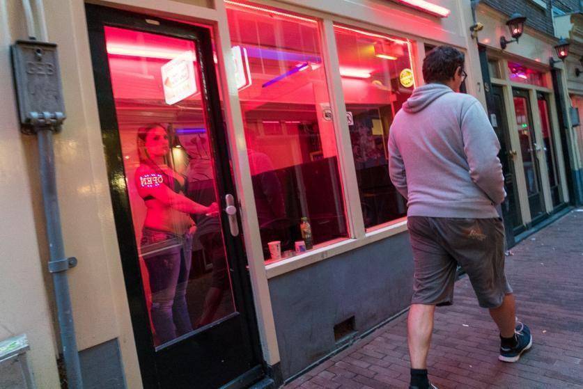 西班牙为何被誉为“欧洲*院妓**”，合法“*交性**易”的影响有多大？