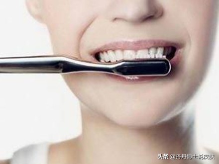 脸颊下巴反反复复长痘中医,下巴有个鼓包反反复复的