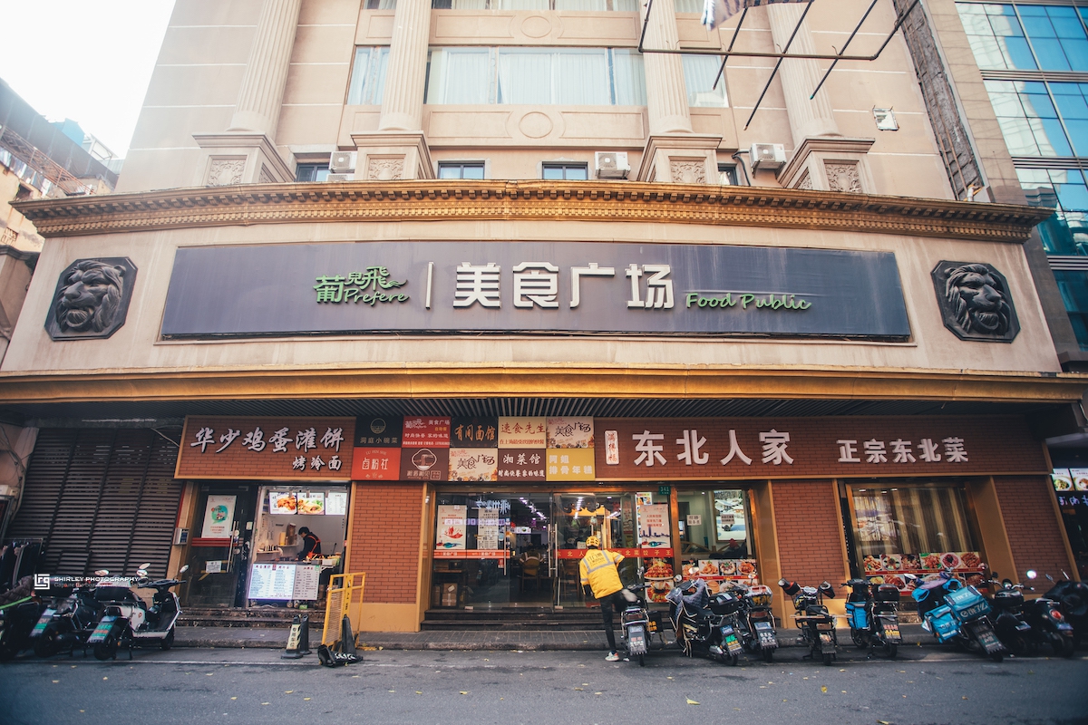 曾经的上海第一美食街，如今萧条冷清餐厅相继关门，旧改启动在即