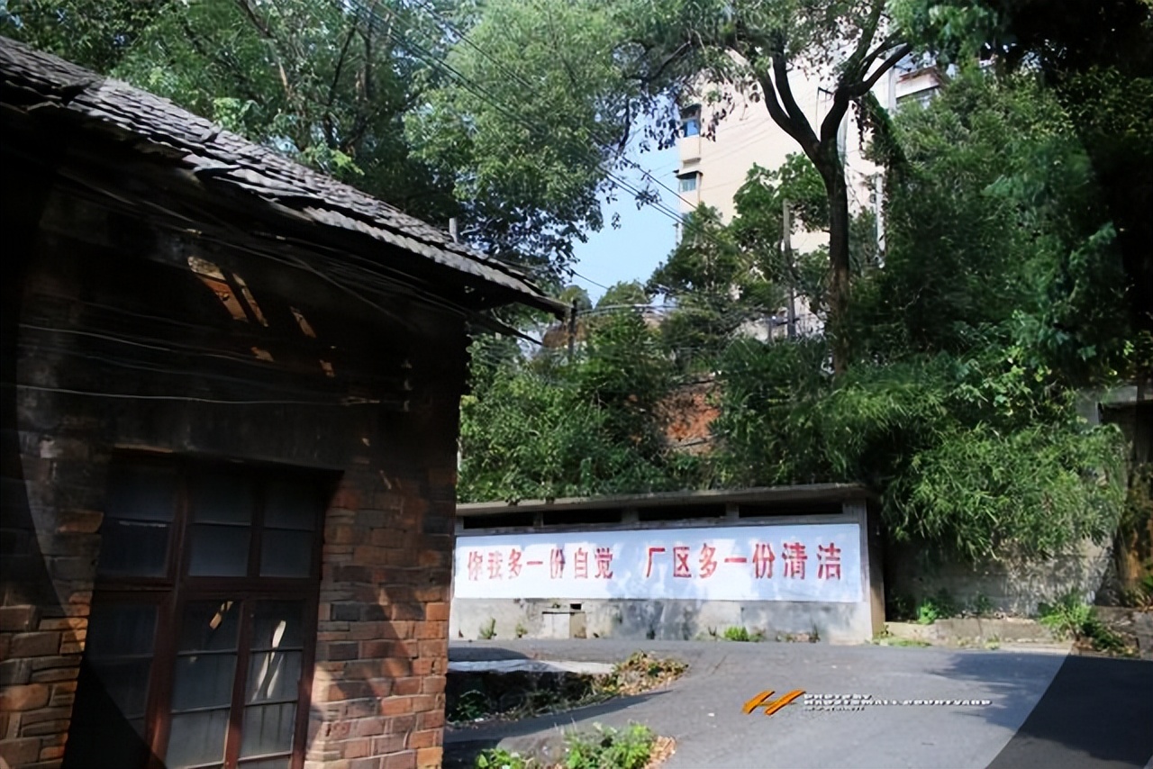 秋日出行，无意中遇见这家历史悠久的国营老工厂——邵阳电池厂