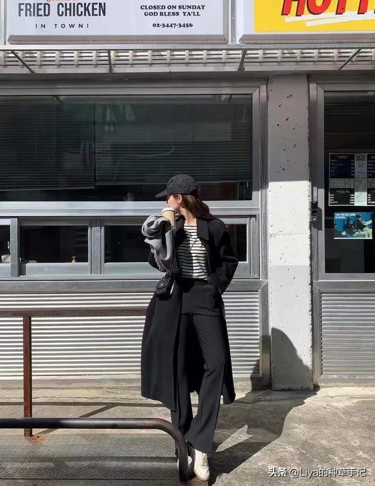 平底短白靴与衣服的搭配,百搭平底单鞋配冬季运动外套