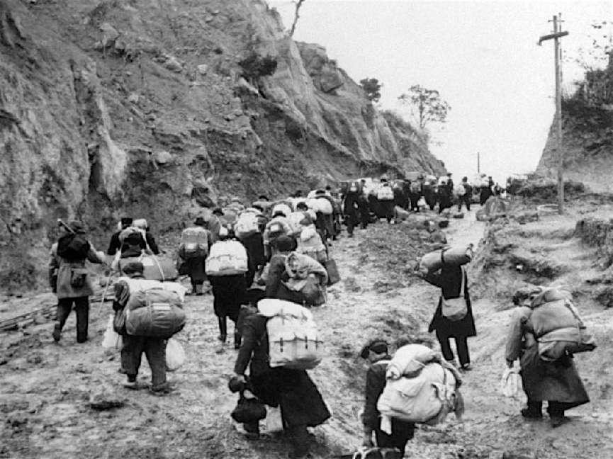 1946年日军战俘痛哭,二战日本60万俘虏回国