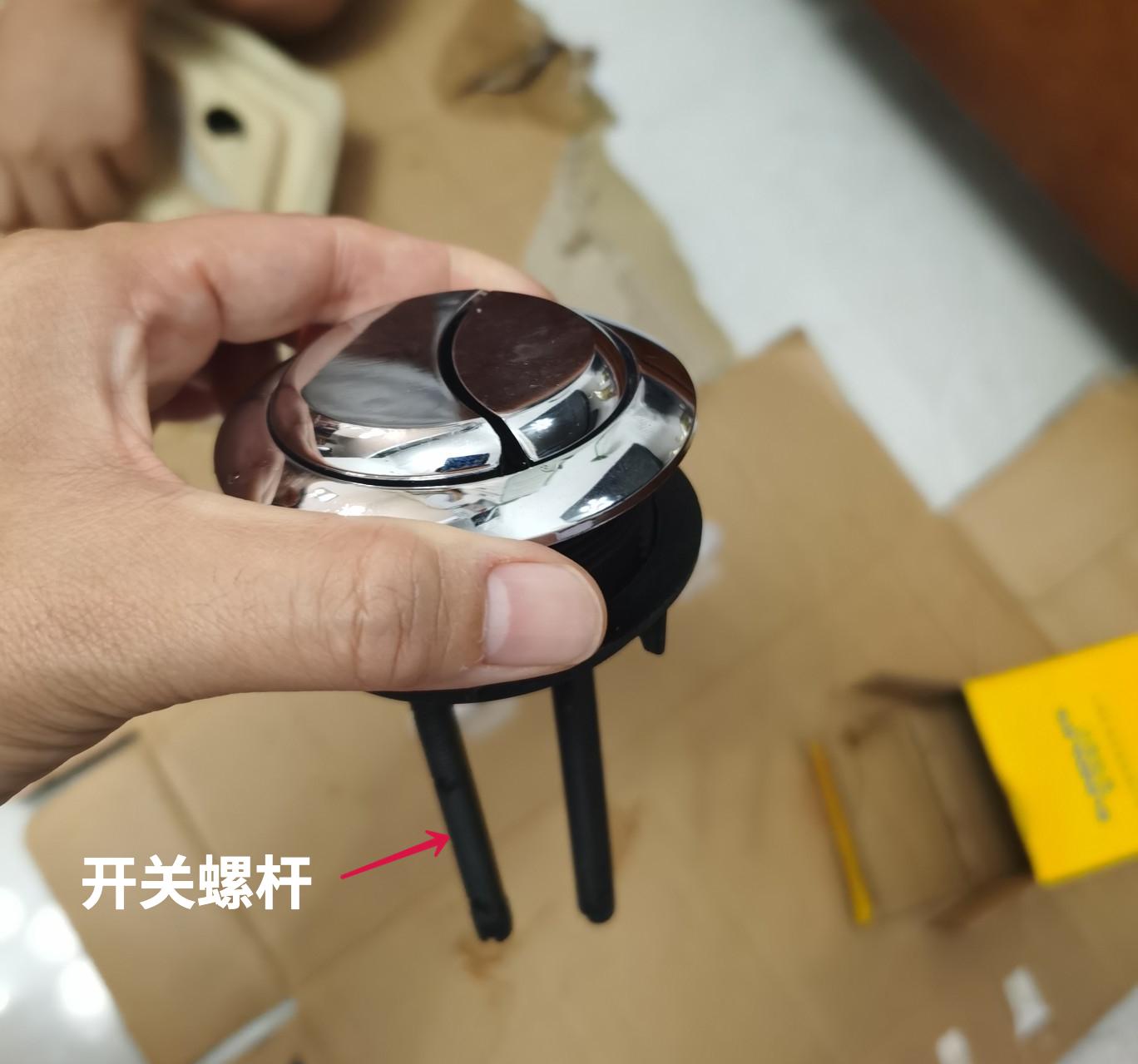 马桶水箱内按键不回弹怎么修,马桶抽不上来水按键无法回弹