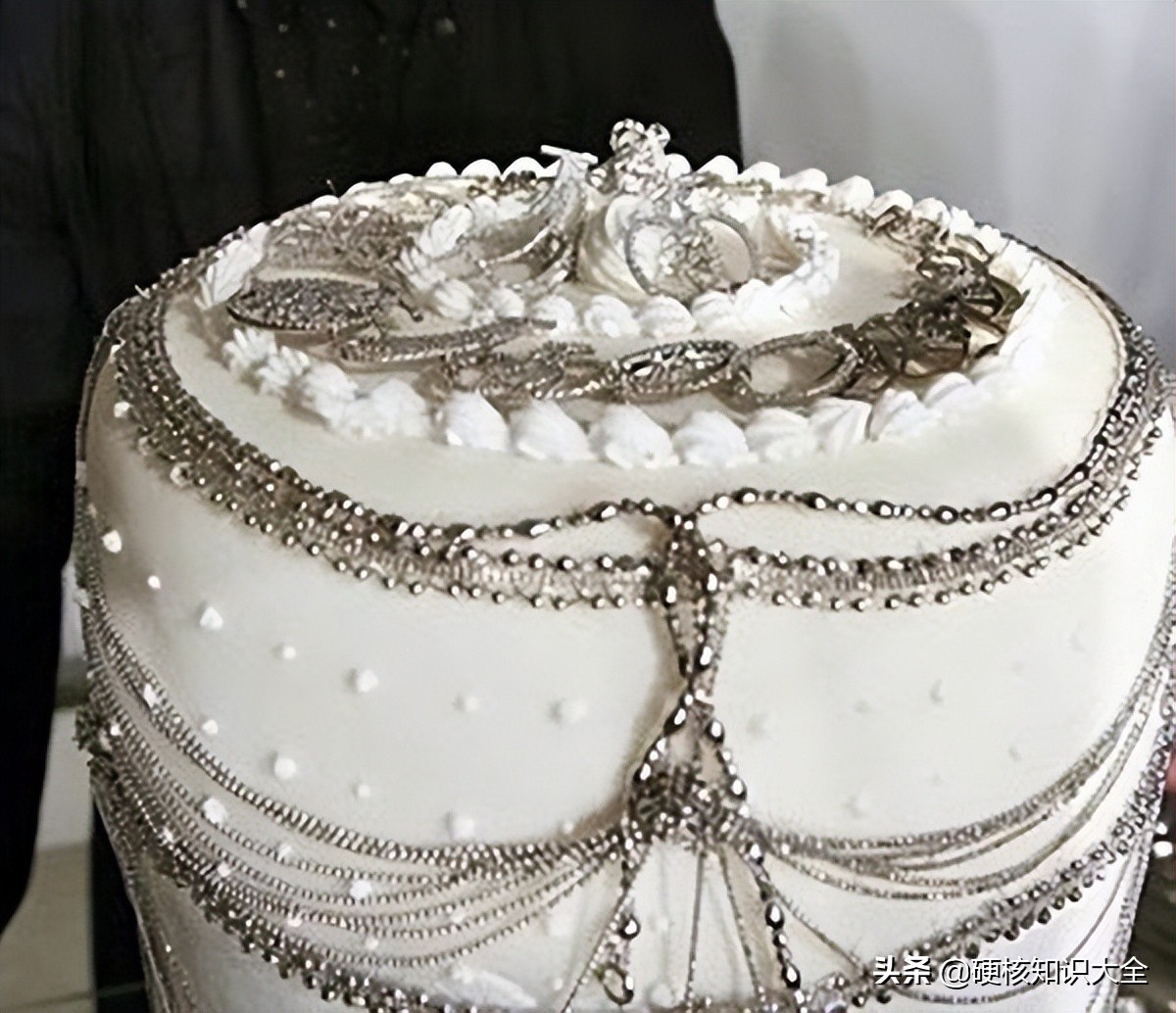 迄今为止最昂贵的10个蛋糕,吃一块上亿的美食蛋糕是什么感觉