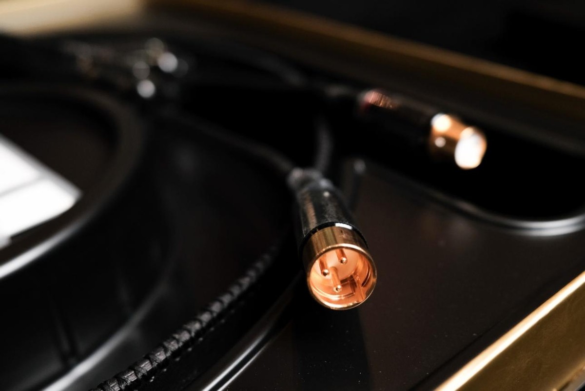 给大音响系统画龙点睛的高端线材--HANOWASIGNATUREEDITIONCABLE