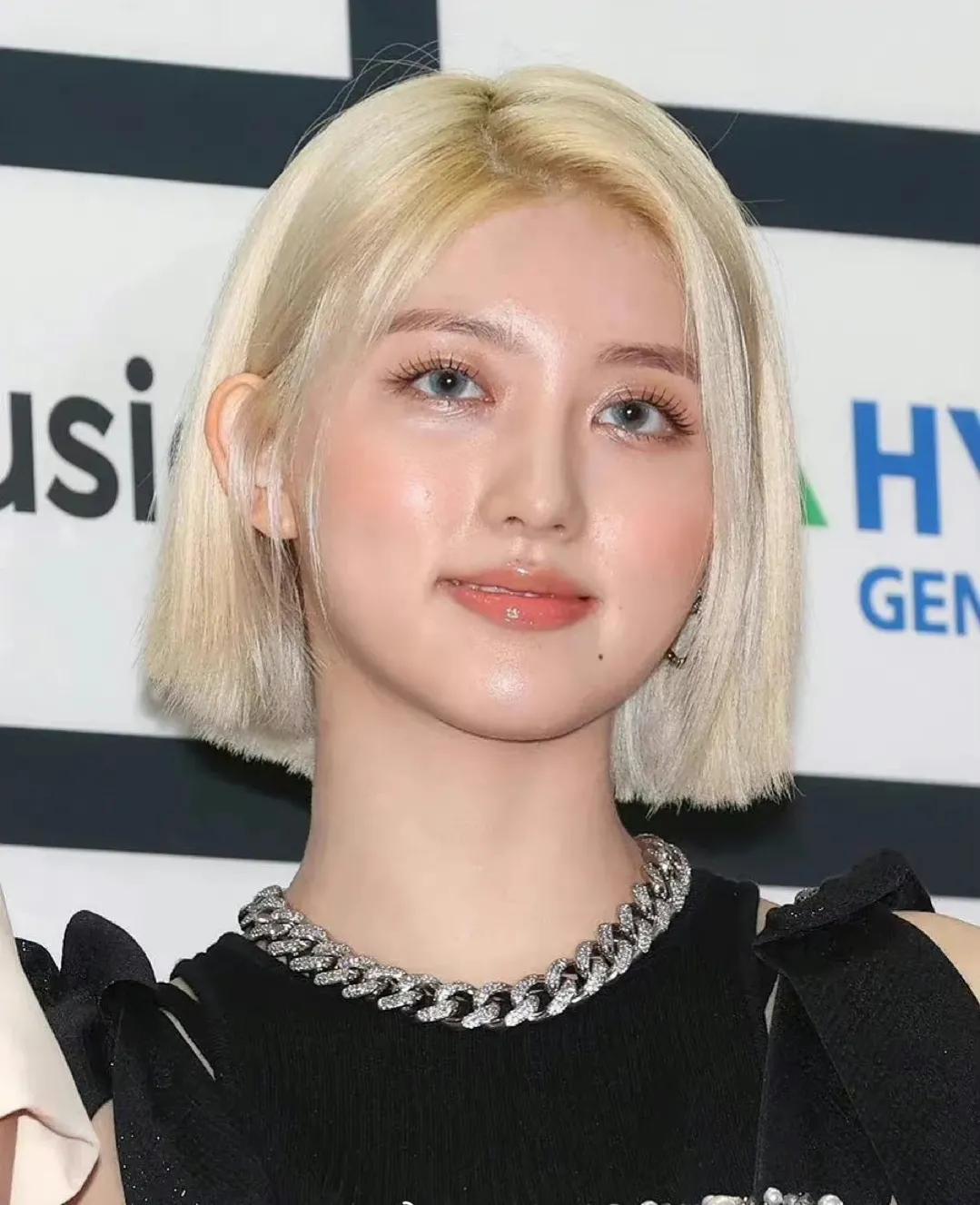 润唇膏韩系,润唇膏涂脸涂嘴的视频