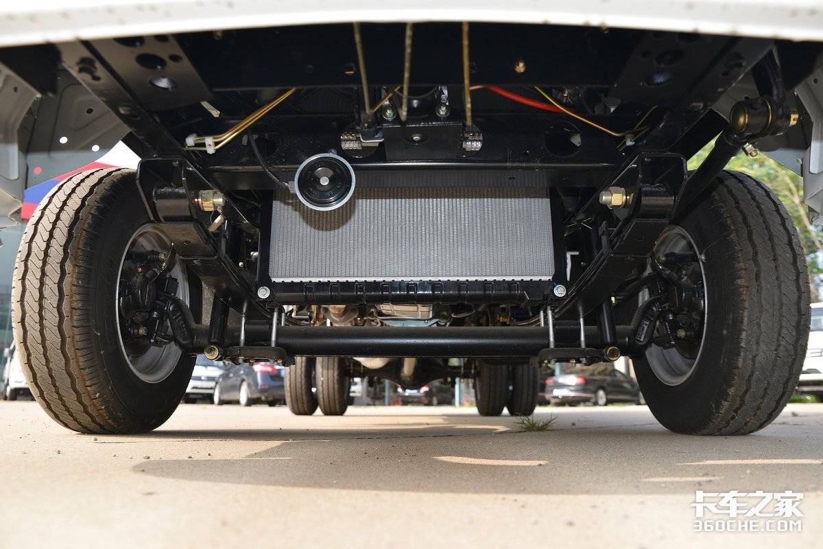 东风小霸王w15厢货最新款价格,东风小霸王w15汽油版排半厢货价格