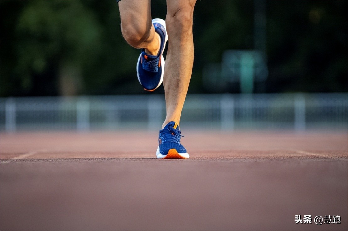 什么样的跑鞋能提高速度,适合日常跑步训练的跑鞋