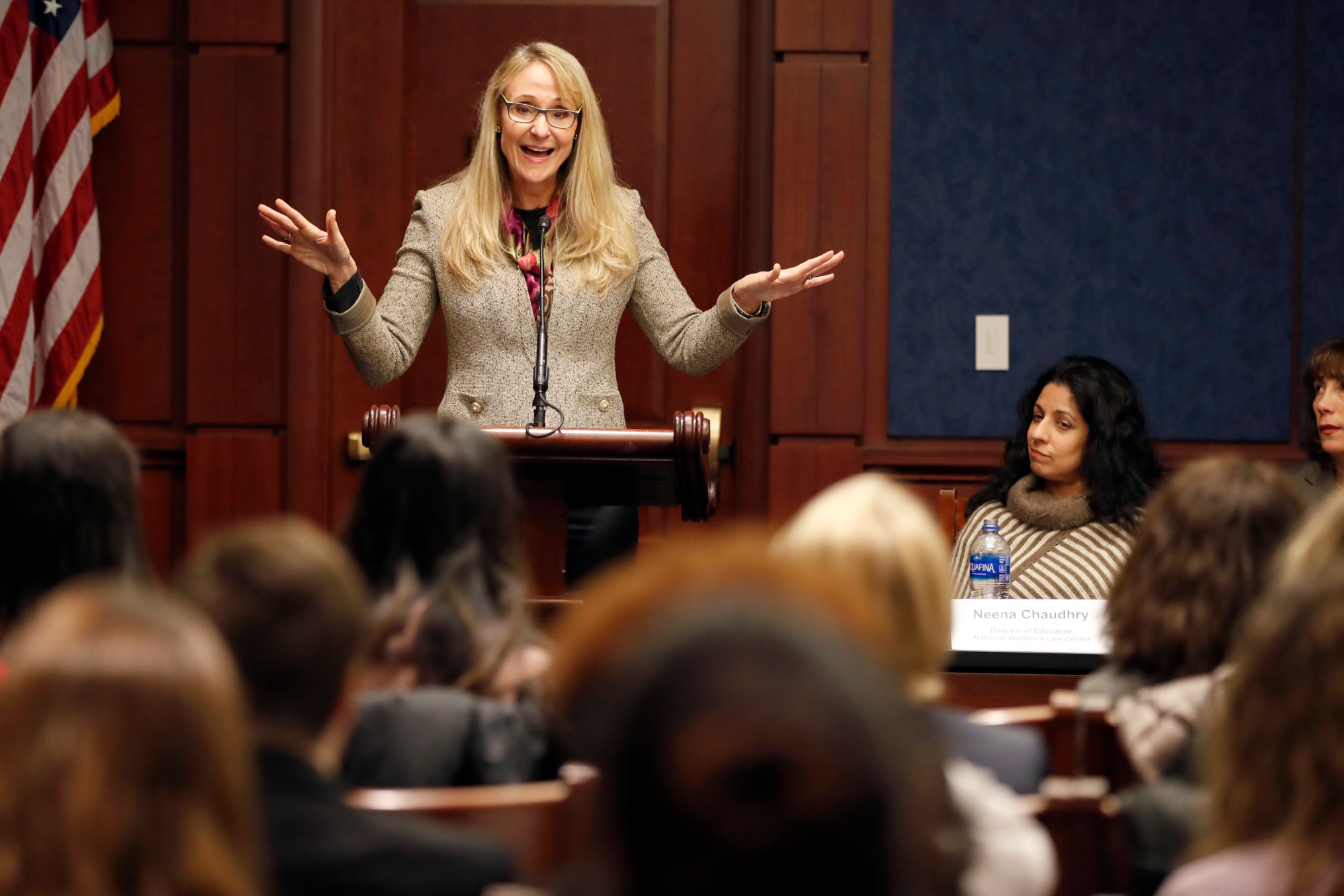 称霸女子游坛的男跨女运动员被女跨男运动员打败!美国人凌乱了
