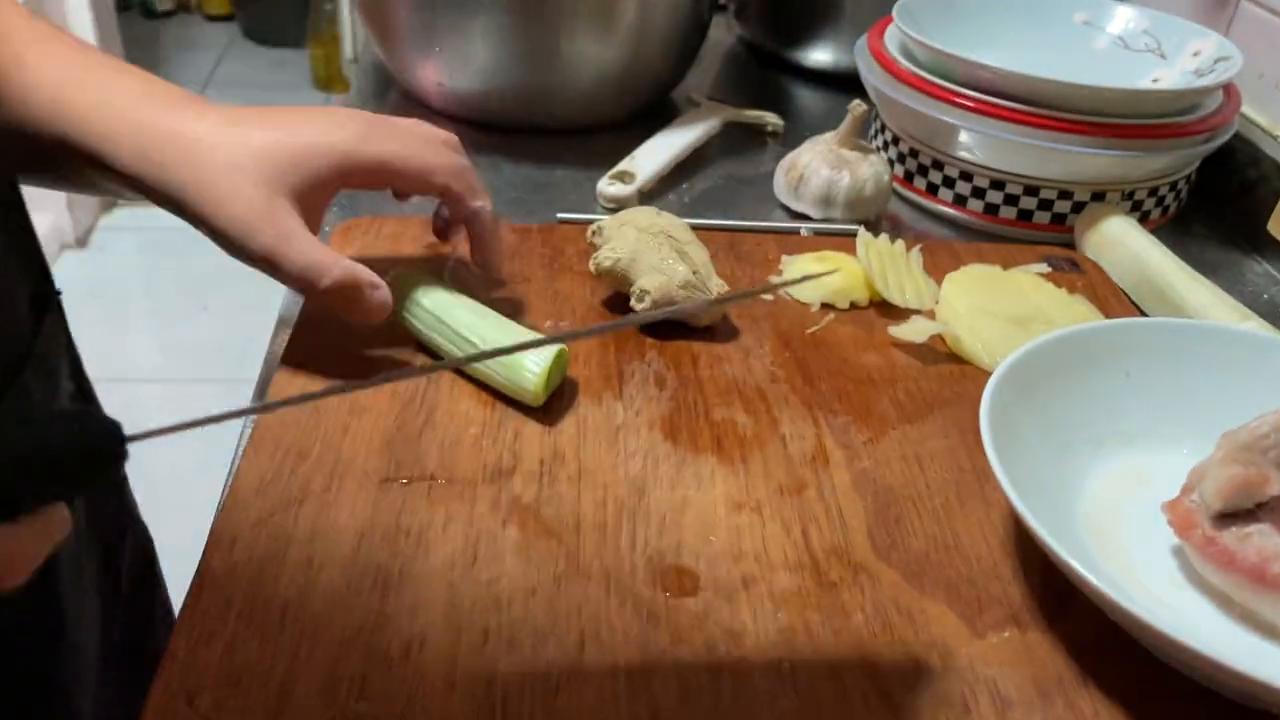 切葱姜蒜后手有味道,切姜蒜要怎么切