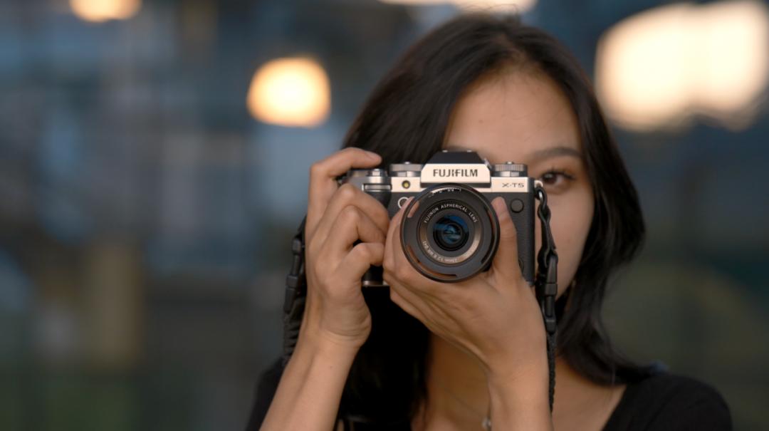 富士x-t5等四款相机迎来固件升级,富士x-t5对比富士gfx100s