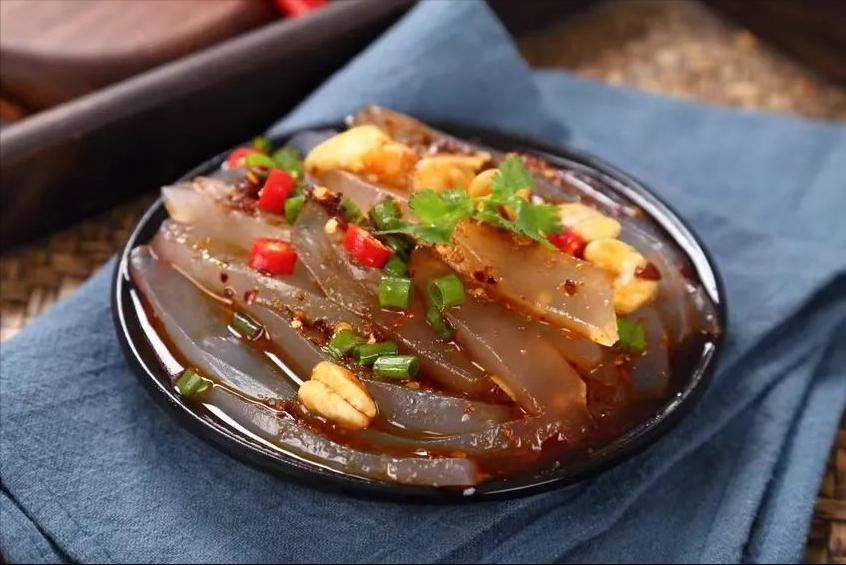 炎炎夏日酷暑难耐来一碗凉粉,炎炎夏日一碗西瓜凉粉