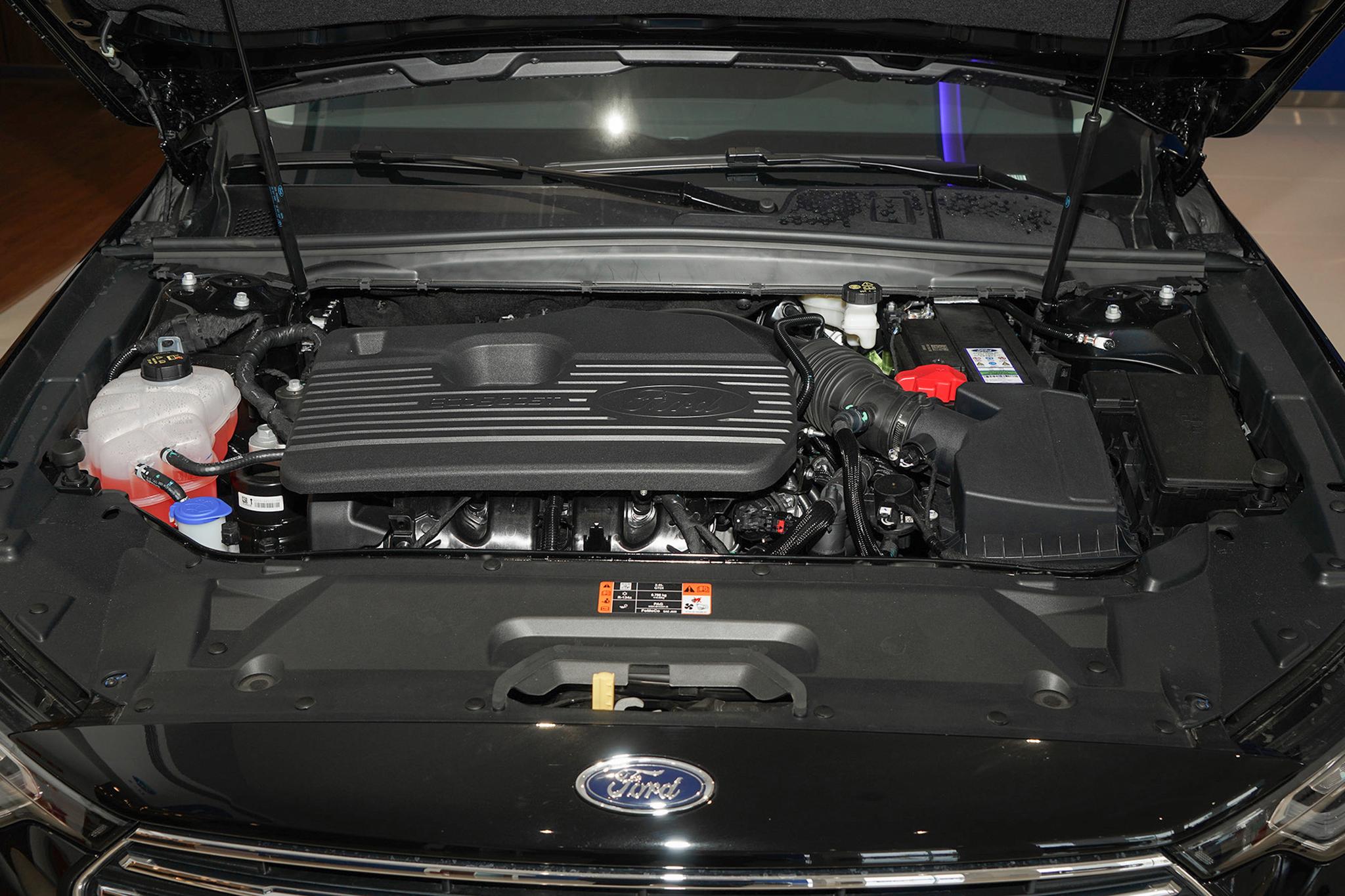 福特金牛座和雪铁龙c6隔音对比,金牛座跟雪铁龙c6高速哪个更稳