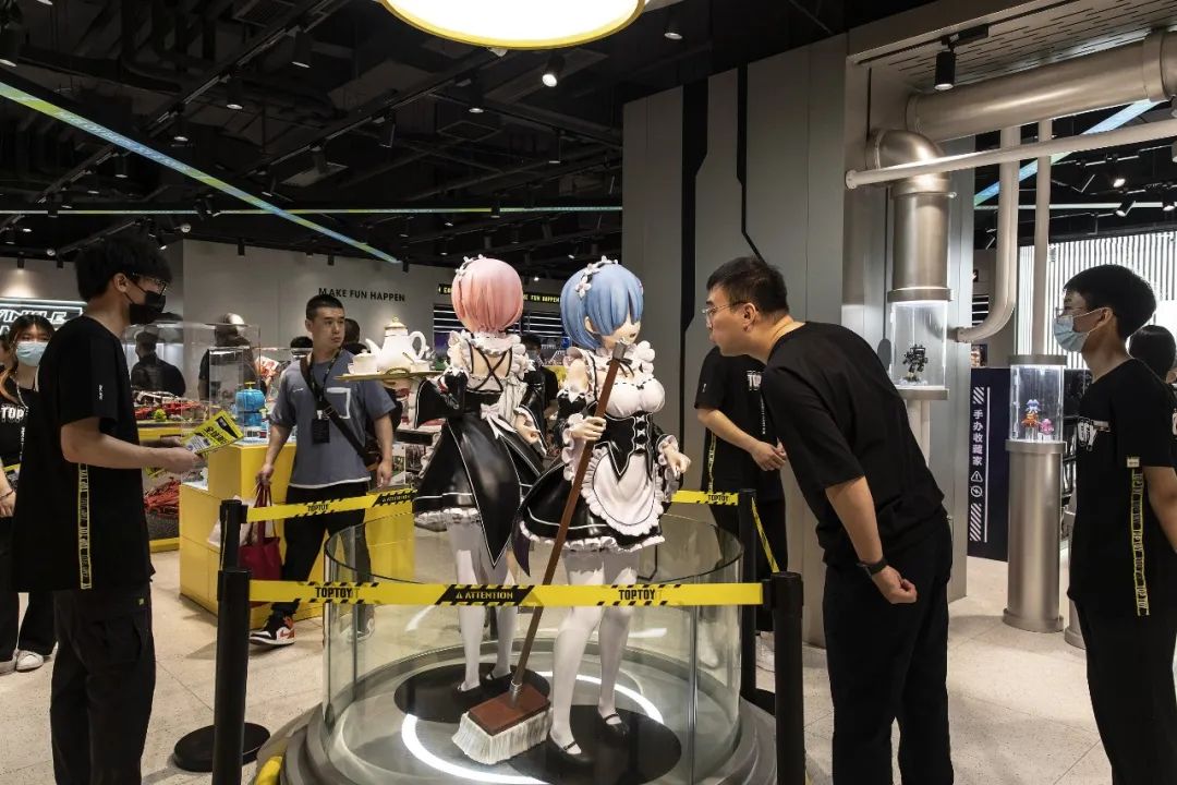 暴跌、扭亏、出海、做品牌……名创优品上市两年的经验与教训