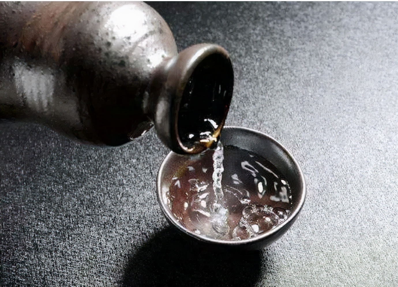 看春晚、喝屠苏酒、吃御杂煮...细数那些好玩的日本新年习俗