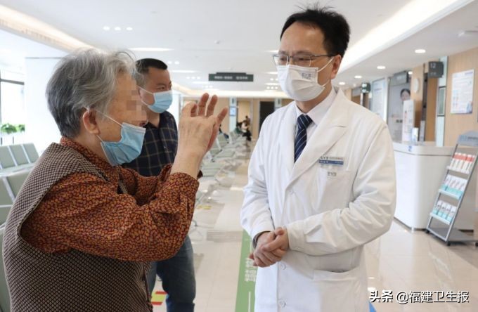 爱尔眼科专注摘镜手术,福州爱尔眼科医院技术