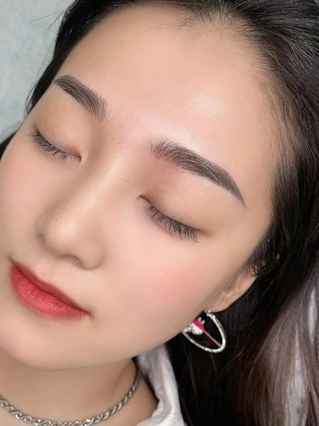 纹眉眉尖掉色厉害,纹眉七天眉毛发蓝怎么办