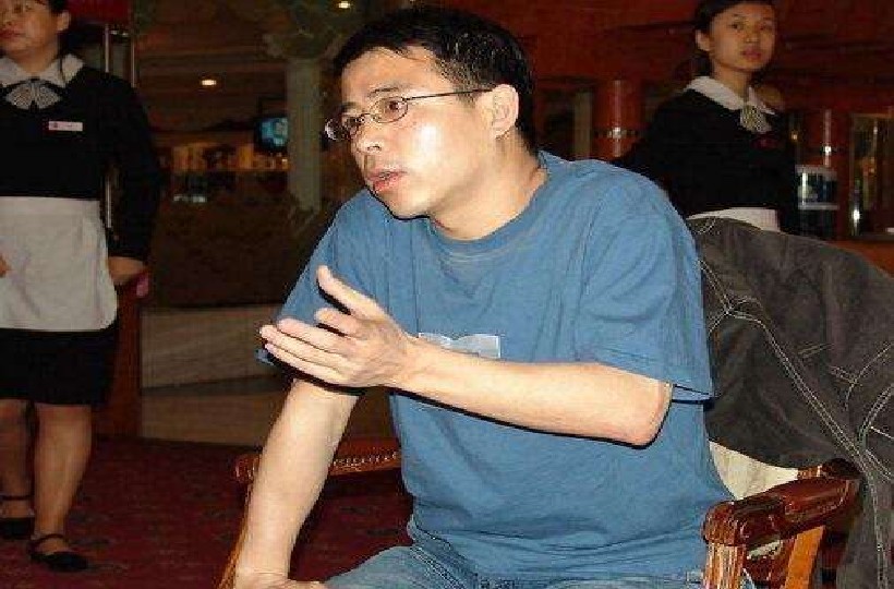 *养包**女大学生，口无遮拦被除名，前央视主持人阿丘现已走向末路