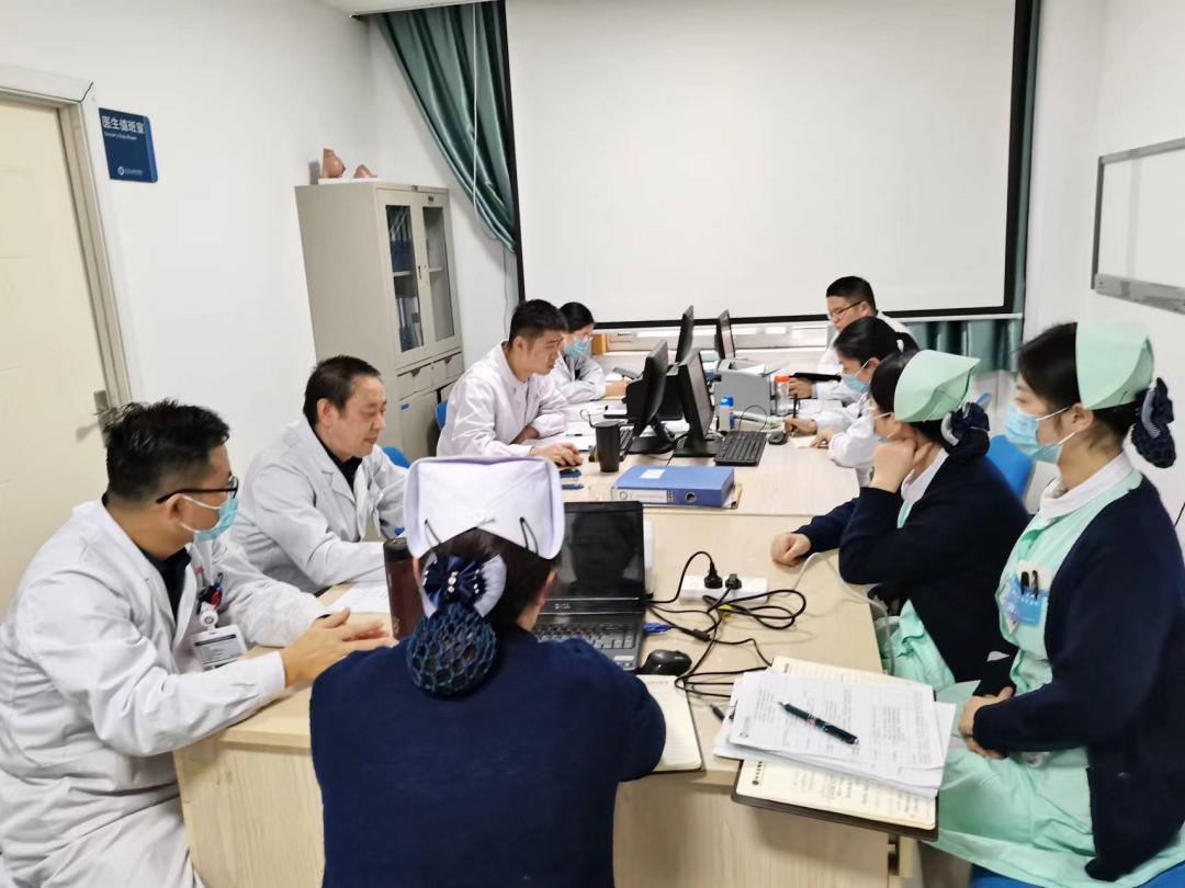 乳房长了疙瘩需要手术是怎么回事,乳房微创手术切口多长时间能长好