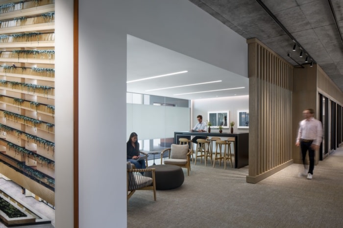 简约风格办公走廊空间灯光描述,大面积办公室装潢施工现代风