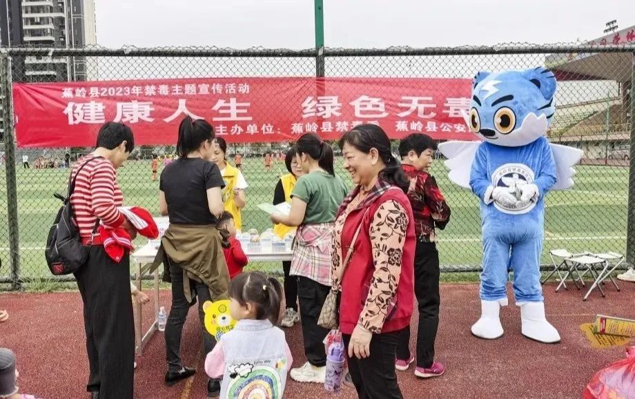 寓教于乐宣传禁毒知识,禁毒知识进社区护航少年伴成长