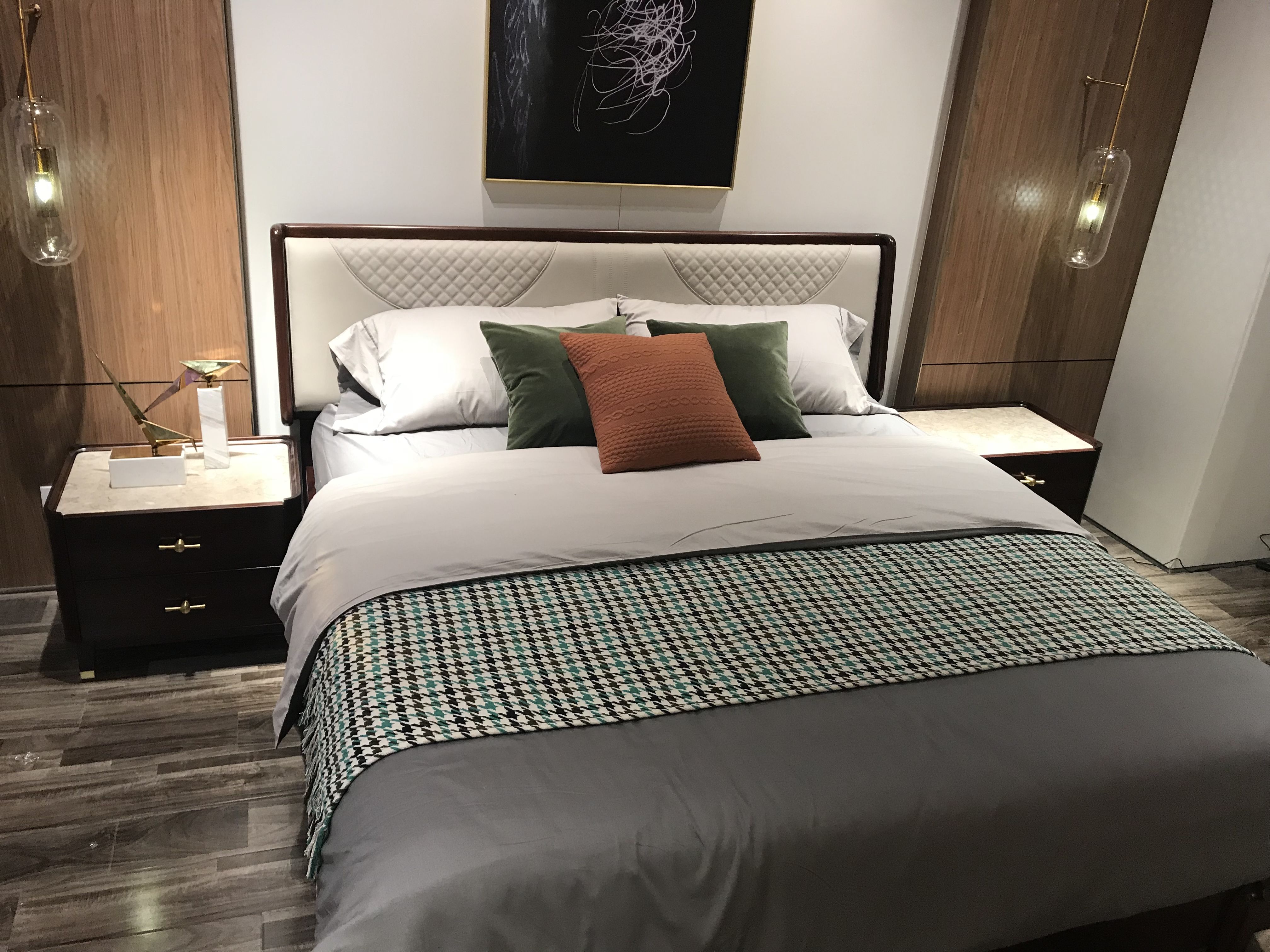 邻居花1.5万买的床，在业主群白送都没人要，这张床到底差在哪？