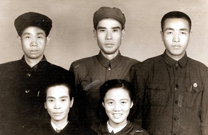 1984年*子珍贺**病逝,葬礼规格上海市委不敢做主,*小平邓**一句话定下