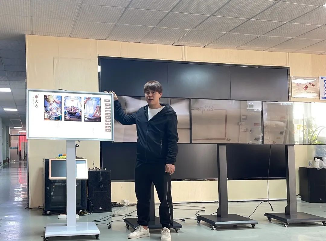 多屏旋转式广告机,挂壁广告机显示屏