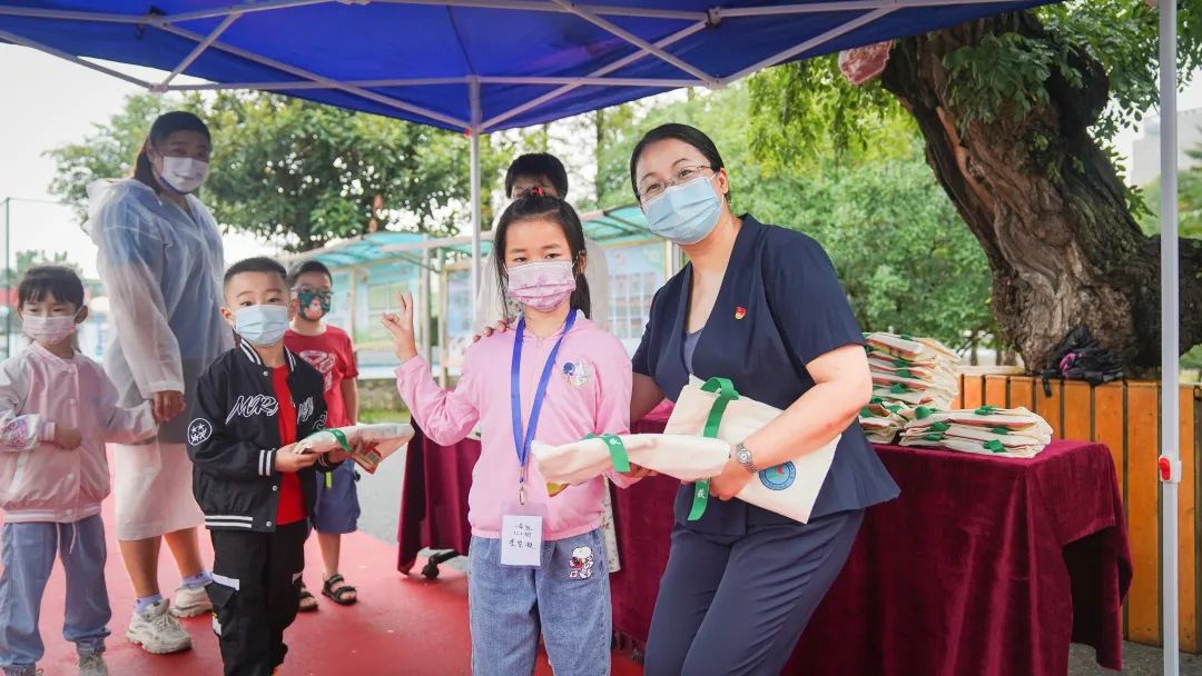 南京市江北新区六一小学：萌娃报道！这所小学的新生礼物惊喜满满