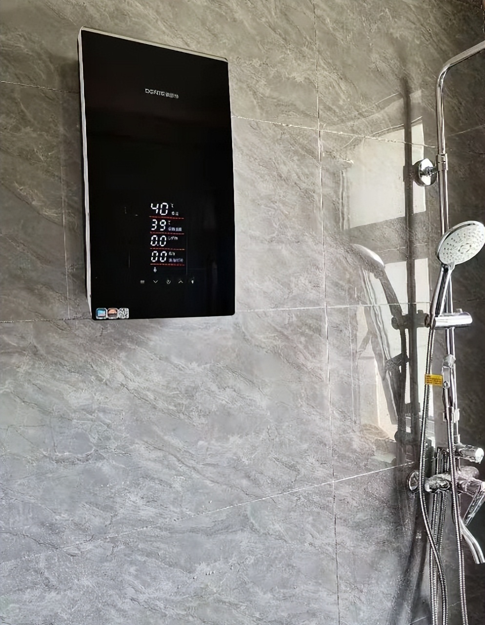 即热热水器打开不用水耗电吗,即热式电热水器省不省电