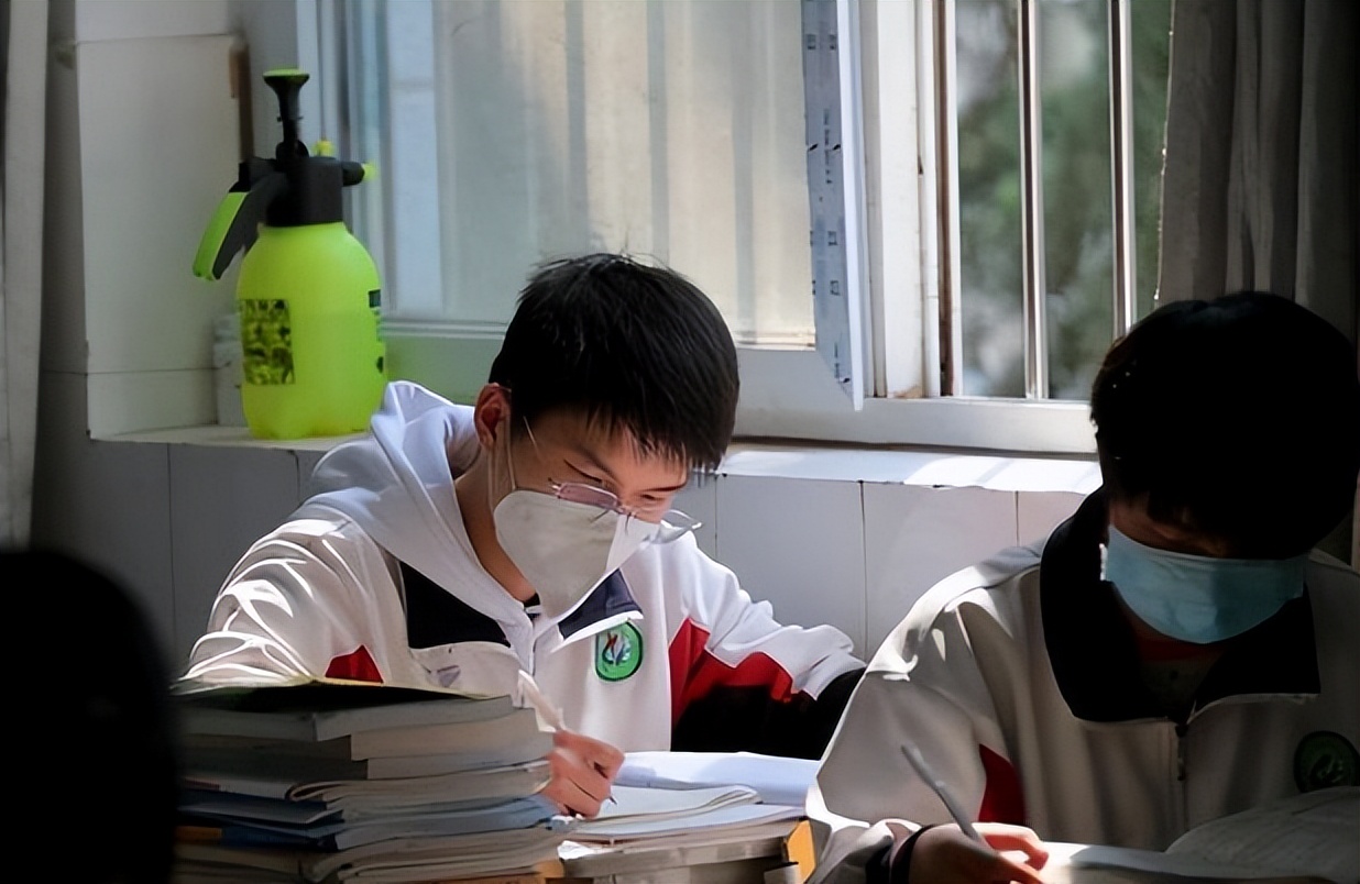 我的梦想早已被现实摧残,我的梦想被父母摧残