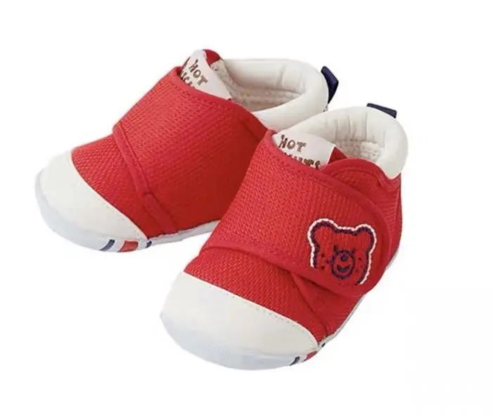 如何给宝宝选学步鞋,宝宝的第一双学步鞋