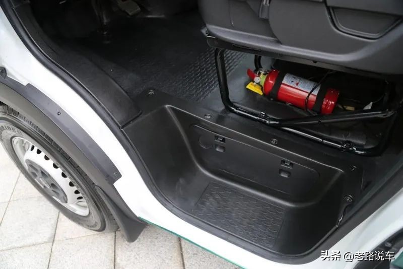 依维柯欧胜3.0t四驱露营车多少钱,依维柯欧胜自改露营车