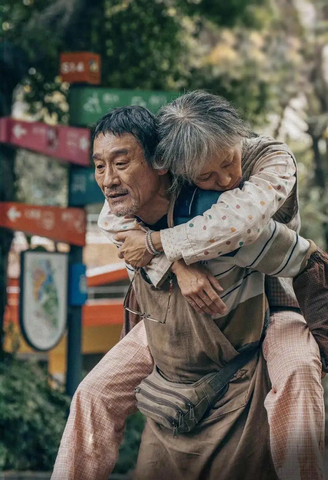 梁家辉亚洲第一美,梁家辉片场秀八块腹肌