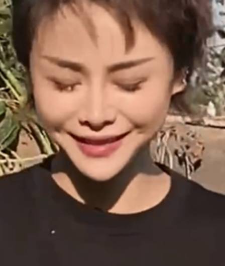 花姐：草根逆袭！一首《狂浪》赚千万，从流浪歌手变成顶级网红