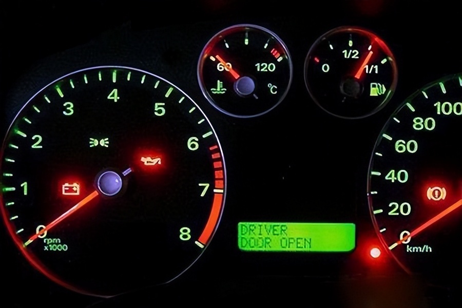 看汽车配件,看下汽车里的配件