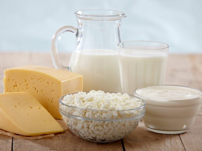 宝宝刚开始喝牛奶怎么选择,孩子正在发育成长期怎么选牛奶