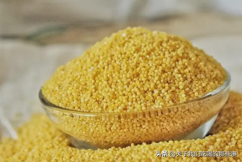 熬小米粥时直接下锅煮是大忌,熬小米粥为什么不黄