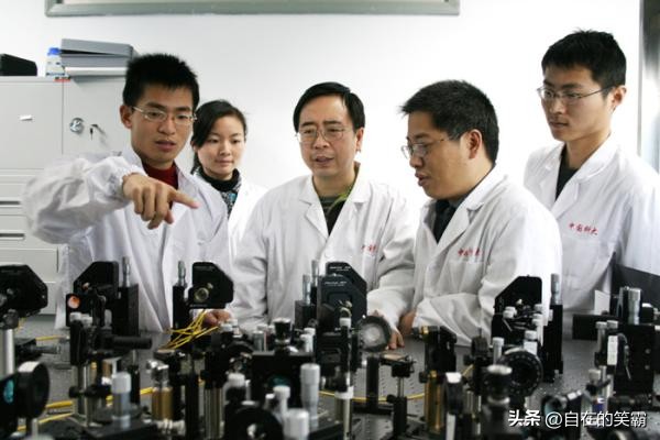 什么是量子芯片？可弯道超车？绕过光刻机？国内发展情况如何？