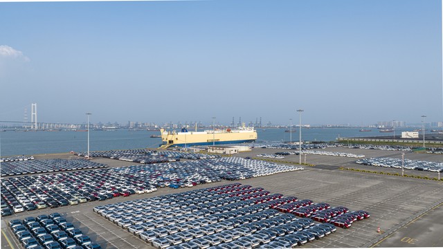 从国外发快递需要交什么费用,从国外寄东西到中国清关需要多久