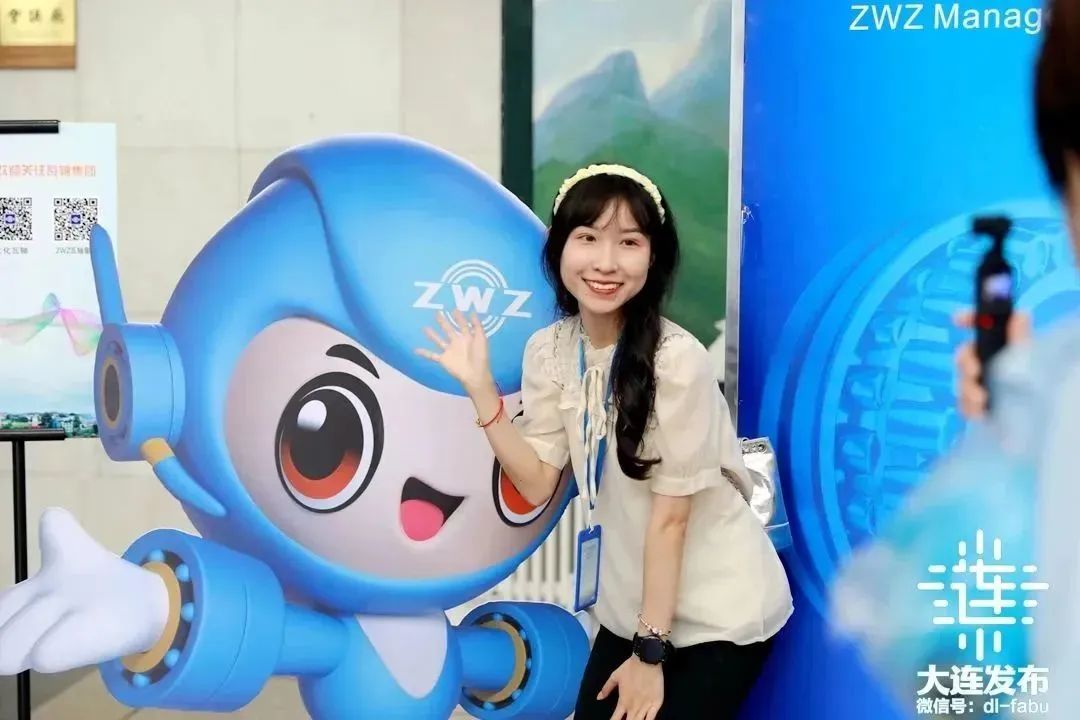 打卡大连,他们感觉太棒了!来自11个国家和地区的网络名人及国内网络媒体记者走进大连