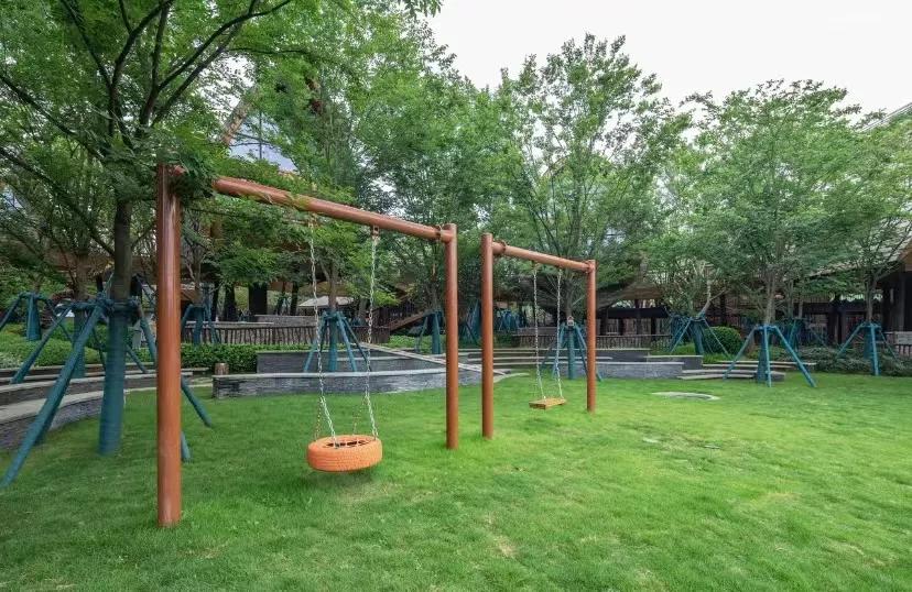 小精灵同款树屋绝了!遛娃的秘密基地,诗境家园里的度假圣地