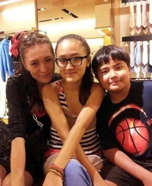 男篮三大中锋的爱情：姚明娶初恋，王治郅二婚，巴特尔娶二婚妻子