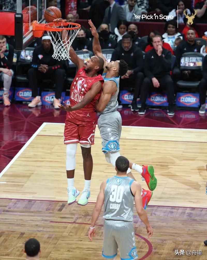 詹皇领衔众球星惊呼库里,nba评论詹姆斯隔扣加内特