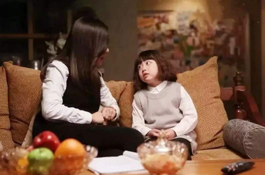 裤子掉了也不能输,一小学生跳绳竟把裤子跳掉,网友:还好有秋裤