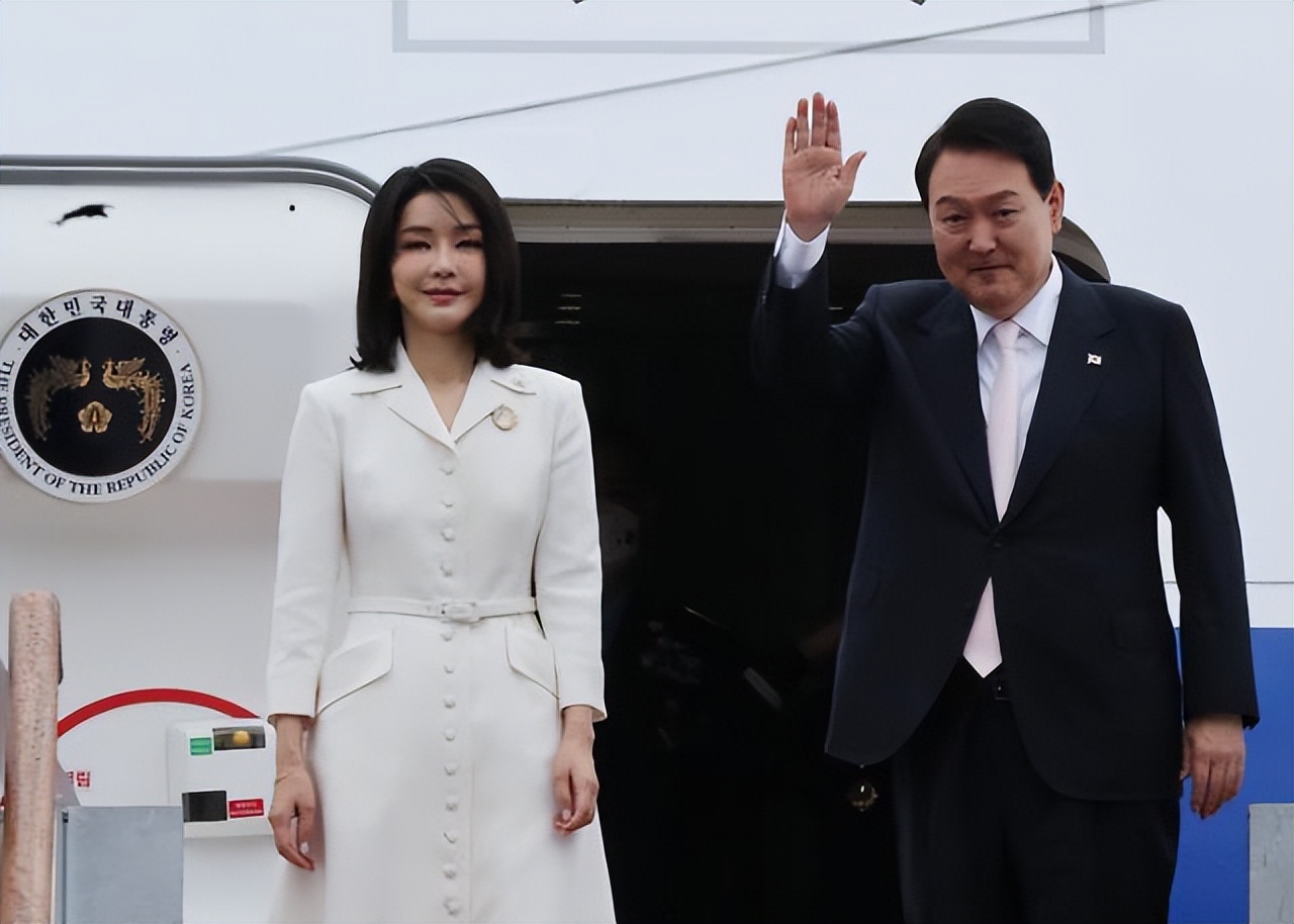 韩国第一夫人闪耀亮相国宴,韩国第一夫人参加国宴时候的绿裙