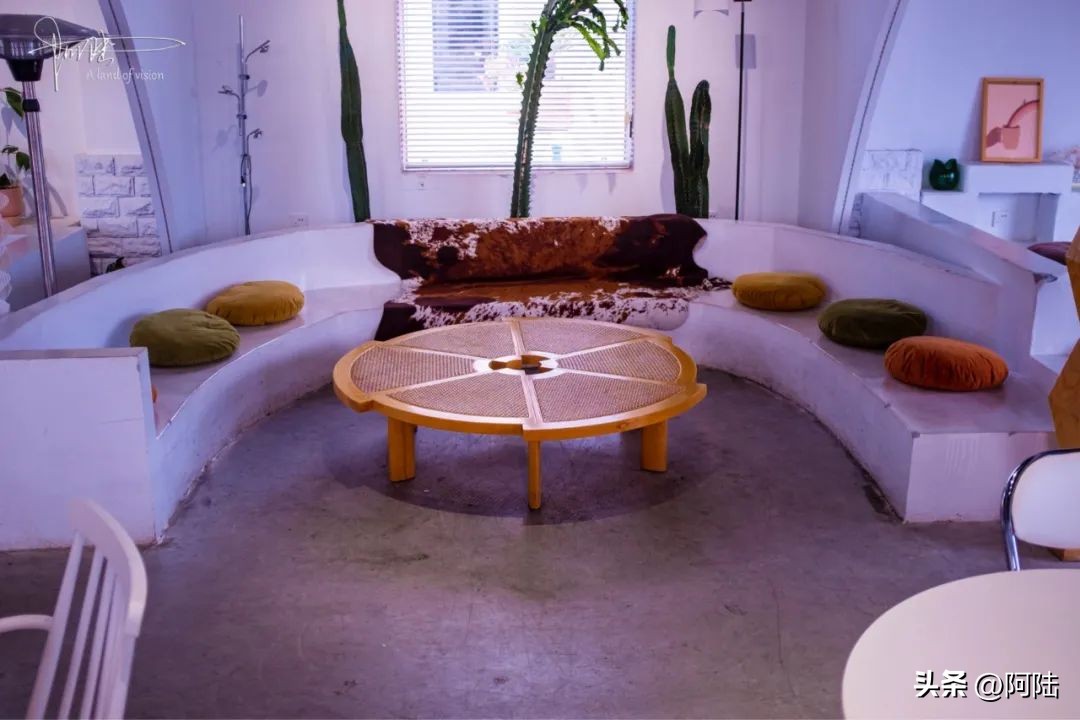 在宁海湾遇见最孤独的咖啡馆，它的面积不大，却“ins风”十足